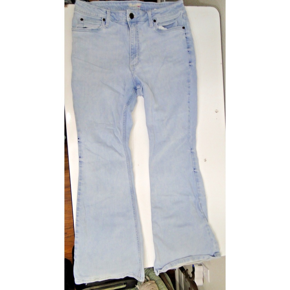 Wrangler Bonnie Loose Flare Leg Jeans Size 13 x 32 Stretch Light Wash
